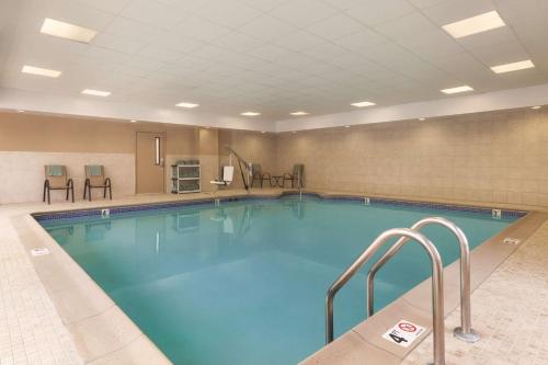a large swimming pool in a hotel room at Hampton Inn & Suites Greenfield in Greenfield