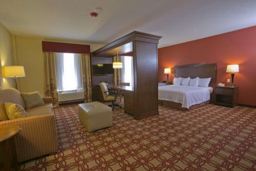 Postel nebo postele na pokoji v ubytování Hampton Inn & Suites Wiggins