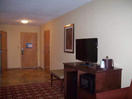 a living room with a television on a wooden table at Hampton Inn & Suites Wiggins in Wiggins