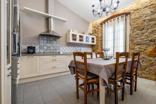 a kitchen with a table and chairs in a room at Hauzify I Casa Palou in Palamós