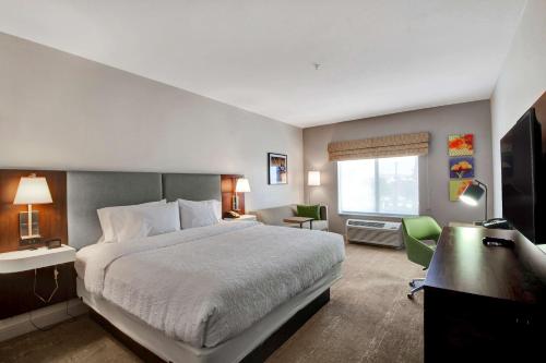 a hotel room with a large bed and a desk at Hampton Inn & Suites by Hilton Hemet Menifee Murrieta in Hemet