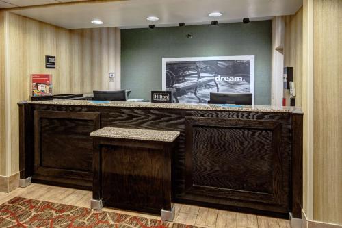 TV a/nebo společenská místnost v ubytování Hampton Inn Ashland