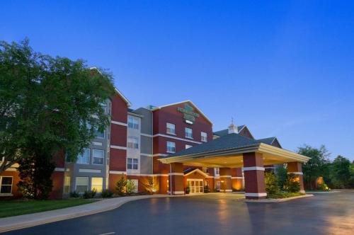 a hotel with a gazebo in front of a building at Homewood Suites by Hilton Wilmington-Brandywine Valley in Talleyville