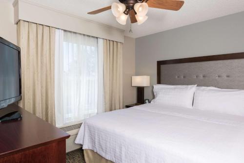 Homewood Suites by Hilton Indianapolis Northwest Image