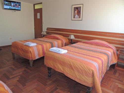 a hotel room with two beds in a room at Hotel La Posada Real Arequipa in Arequipa