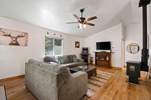 Μια τηλεόραση ή/και κέντρο ψυχαγωγίας στο Duck Creek Village Inn