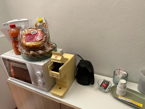 Utensilios para hacer té y café en Song Apartment by EUreka