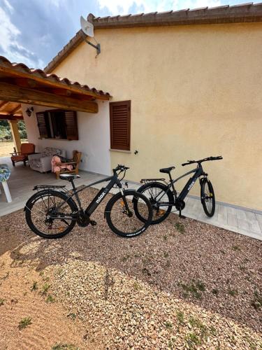 two bikes parked in front of a house at Molti Mari B&B Resort in Olbia