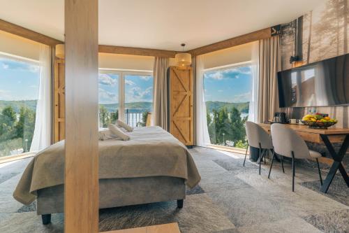 TV a/nebo společenská místnost v ubytování Sztygarka Hetmańska Resort Solina