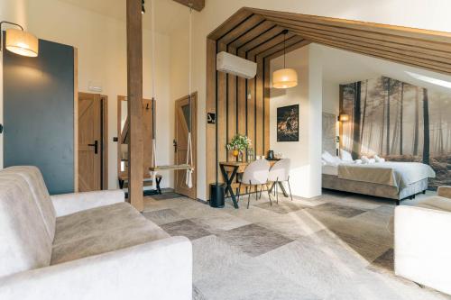 Postel nebo postele na pokoji v ubytování Sztygarka Hetmańska Resort Solina