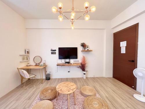 TV a/nebo společenská místnost v ubytování Brother Homestay