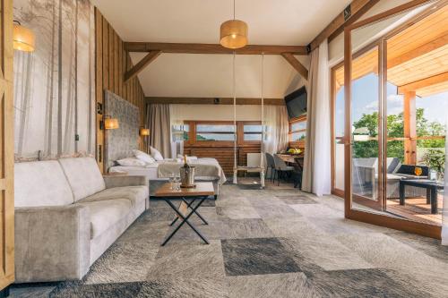 Posezení v ubytování Sztygarka Hetmańska Resort Solina