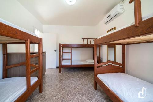 Ένα ή περισσότερα κρεβάτια σε δωμάτιο στο Casa com 03 dormitórios climatizados com berço