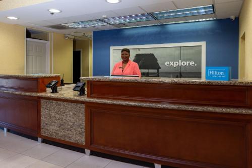 Hampton Inn & Suites Jacksonville Deerwood Park Image