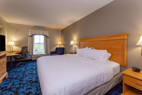 Hampton Inn & Suites Jacksonville Deerwood Park Image