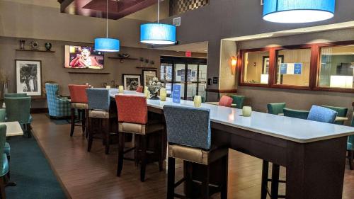 Hampton Inn & Suites Jacksonville Beach Boulevard/Mayo Clinic Image
