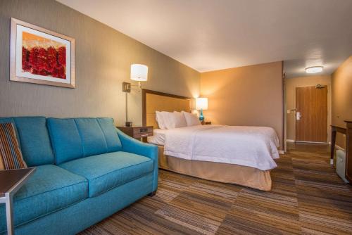 Ένα ή περισσότερα κρεβάτια σε δωμάτιο στο Hampton Inn & Suites Los Alamos