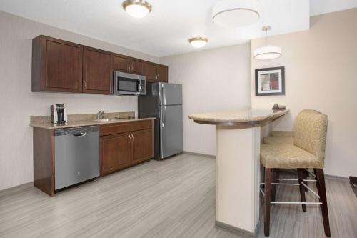 a kitchen with a counter and a bar in a room at Homewood Suites by Hilton South Las Vegas in Las Vegas