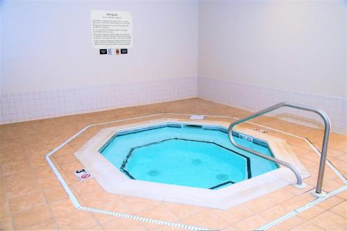a jacuzziificialificialificialificialificialificialificialificialificialificialificial at Hampton Inn Lewisburg in Lewisburg