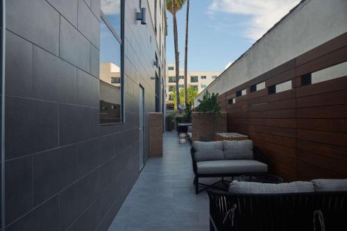 Posezení v ubytování Hampton Inn & Suites Sherman Oaks