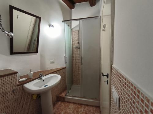 Et badeværelse på La Volta di Gatto