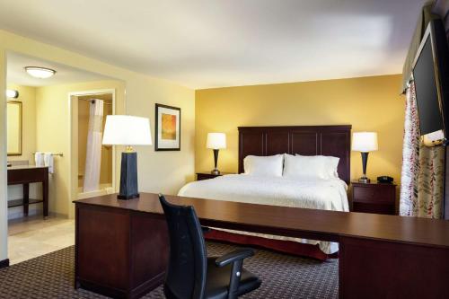 TV a/nebo společenská místnost v ubytování Hampton Inn & Suites Prattville
