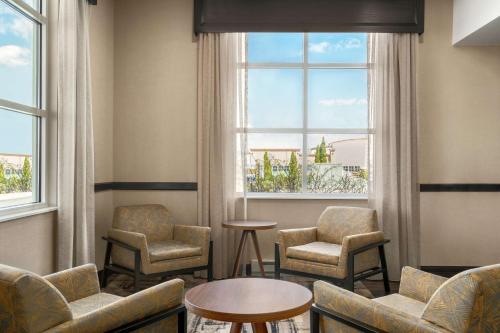 Hampton Inn & Suites Exeter – Photos 5