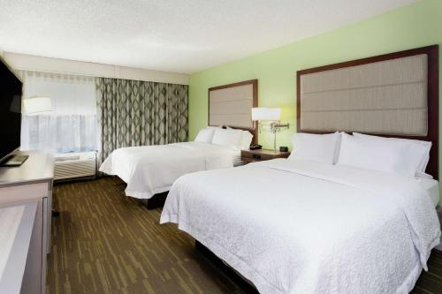 Postel nebo postele na pokoji v ubytování Hampton Inn Melbourne