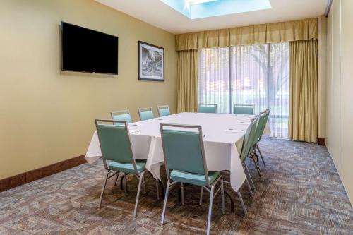 Μια τηλεόραση ή/και κέντρο ψυχαγωγίας στο Hampton Inn Manassas