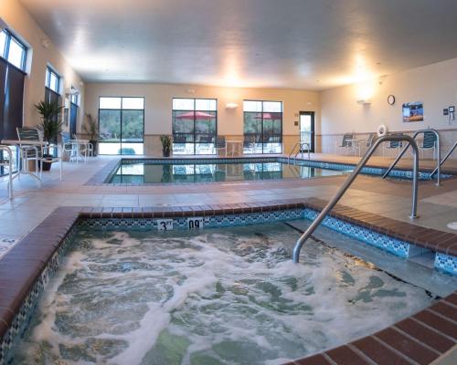 a large indoor swimming pool in a building at Hampton Inn and Suites Woodstock, Virginia in Woodstock