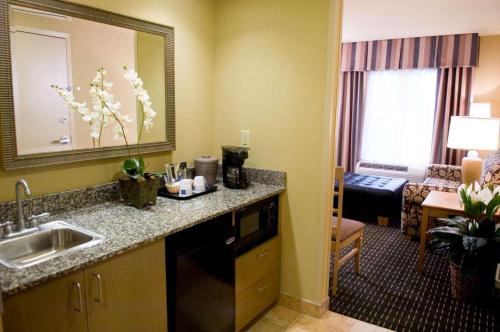 a hotel room with a kitchen and a living room at Hampton Inn & Suites Mobile Providence Park/Airport in Mobile