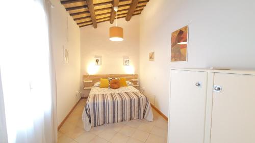 Ένα ή περισσότερα κρεβάτια σε δωμάτιο στο RomagnaBNB Casa Laura