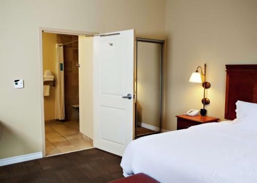 Ένα ή περισσότερα κρεβάτια σε δωμάτιο στο Hampton Inn Martin