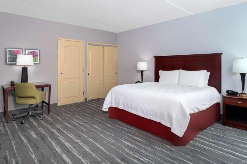 Hampton Inn & Suites Minneapolis St. Paul Airport - Mall of America Image