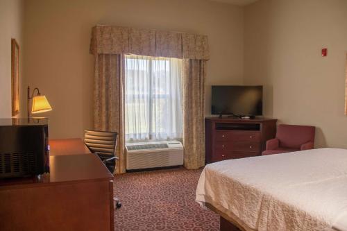 Cama o camas de una habitación en Hampton Inn Murphy