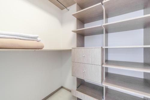 a bedroom with wooden shelves and a bed at PORTANOVA Suites by ADVENTU in Rionegro
