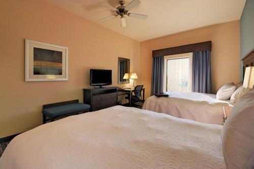 Ein Bett oder Betten in einem Zimmer der Unterkunft Hampton Inn and Suites New Iberia