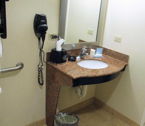 Ein Badezimmer in der Unterkunft Hampton Inn and Suites New Iberia