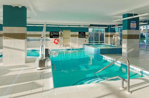 Bazén v ubytování Hampton Inn & Suites Ocean City Bayfront-Convention Center nebo v jeho okolí