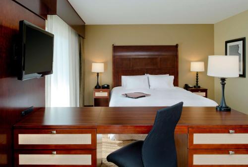 Postel nebo postele na pokoji v ubytování Hampton Inn & Suites Ocean City Bayfront-Convention Center