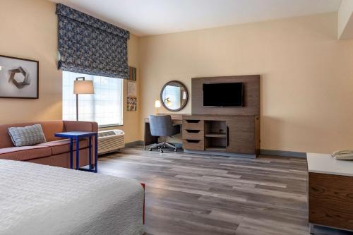 TV a/nebo společenská místnost v ubytování Hampton Inn Norco/Corona