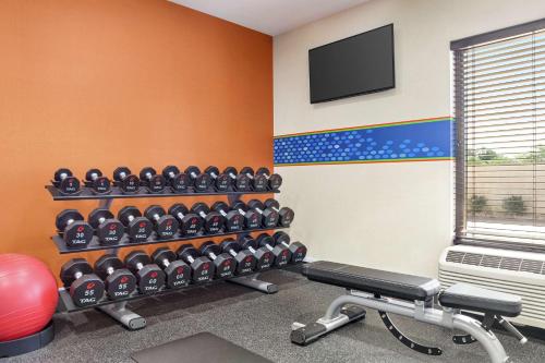 Γυμναστήριο ή/και όργανα γυμναστικής στο Hampton Inn Paris
