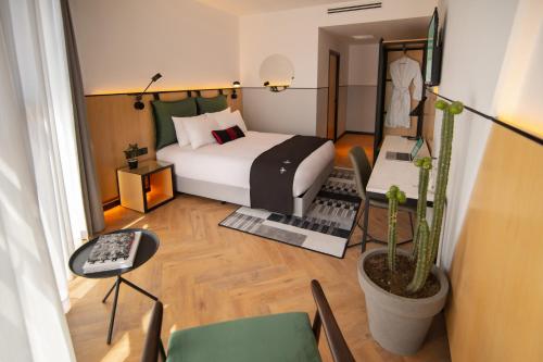 Postel nebo postele na pokoji v ubytování Met Hotel
