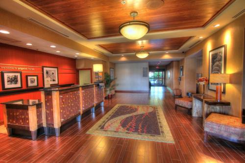 The lobby or reception area at Hampton Inn Pigeon Forge