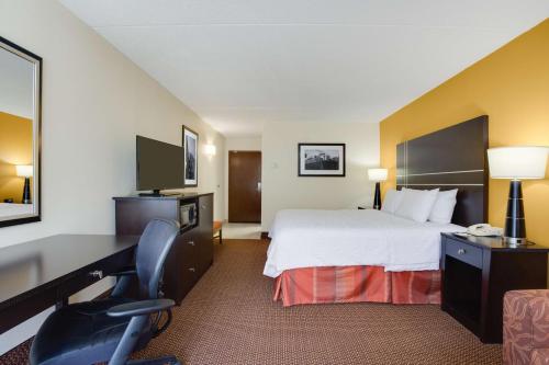 Μια τηλεόραση ή/και κέντρο ψυχαγωγίας στο Hampton Inn Pittsburgh/West Mifflin