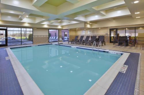 a large pool with blue water in a hotel room at Hampton Inn & Suites Plattsburgh in Plattsburgh