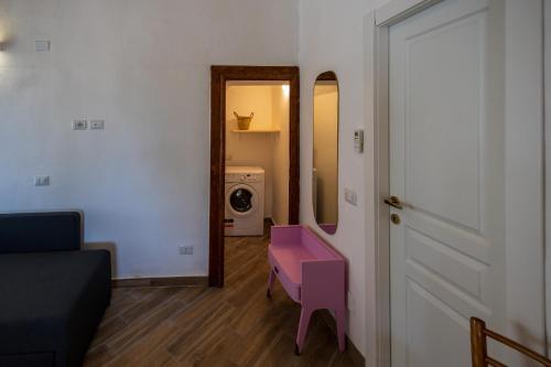 a hallway with a pink table in a room at La casa del Geologo in Stromboli