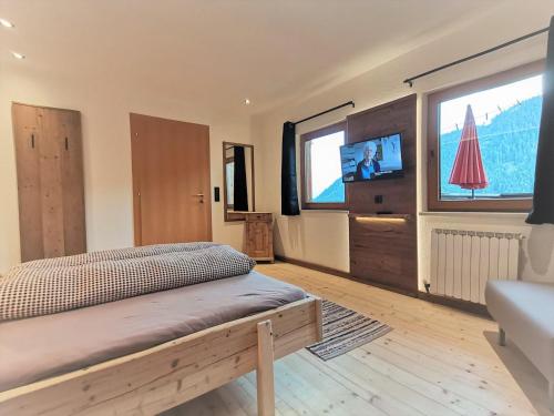 TV a/nebo společenská místnost v ubytování Ferienwohnung-1-Gilfert