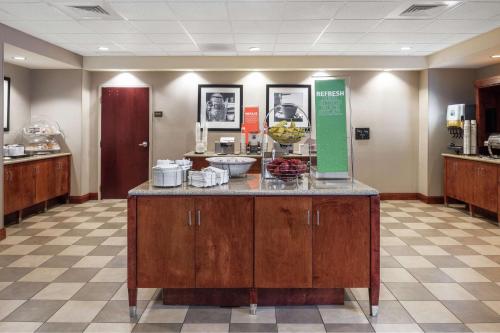 Kuchyň nebo kuchyňský kout v ubytování Hampton Inn Branson - Branson Hills