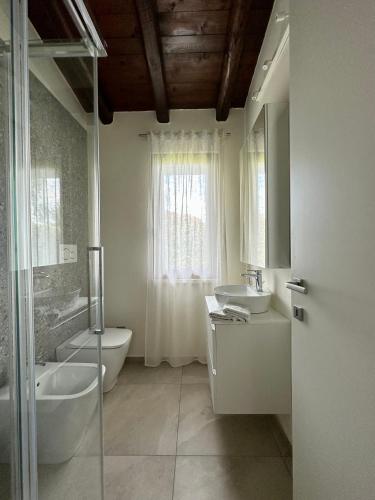 a bathroom with two sinks and a tub and a shower at Le Terrazze: tra laghi e monti in Galbiate